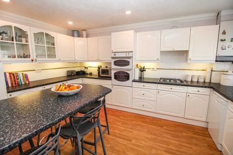 38 Basin Road, Heybridge Basin, Maldon, CM9 4RQ