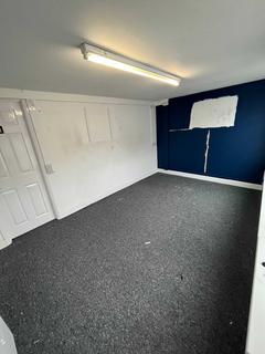 Lodge to rent, Market St, Hyde
