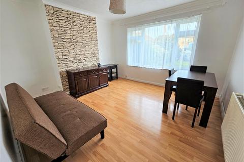 71 Oak Way, Feltham, TW14 8AT