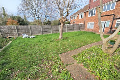 71 Oak Way, Feltham, TW14 8AT