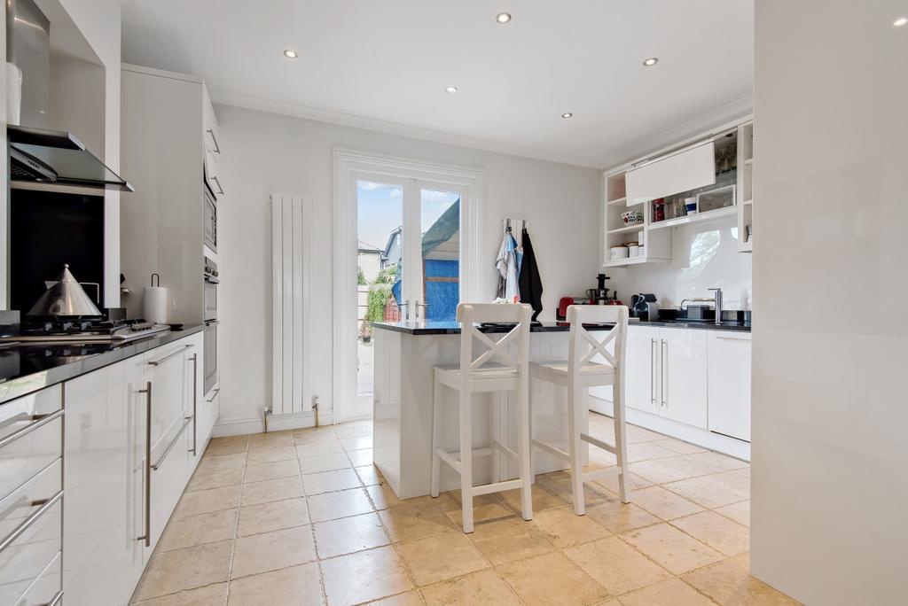Gibbon Road, Kingston Upon Thames, KT2 3 bed house £3,000 pcm (£692 pw)