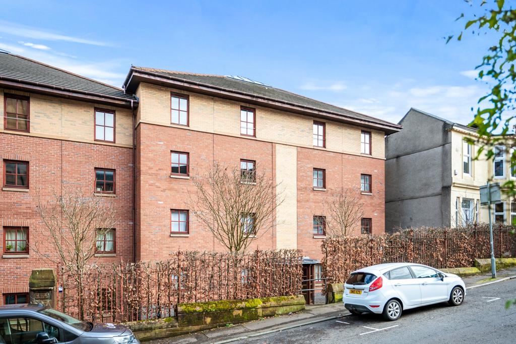 Oban Drive, Flat 3/1, North Kelvinside, Glasgow, G20 6AF 2 bed flat for