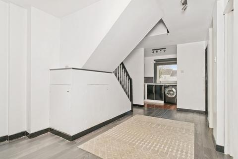 21 Almond Square, Edinburgh, EH12 8TZ