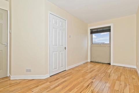 21 Almond Square, Edinburgh, EH12 8TZ