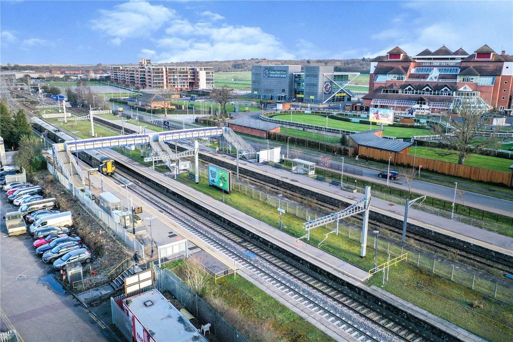 Racecourse Station