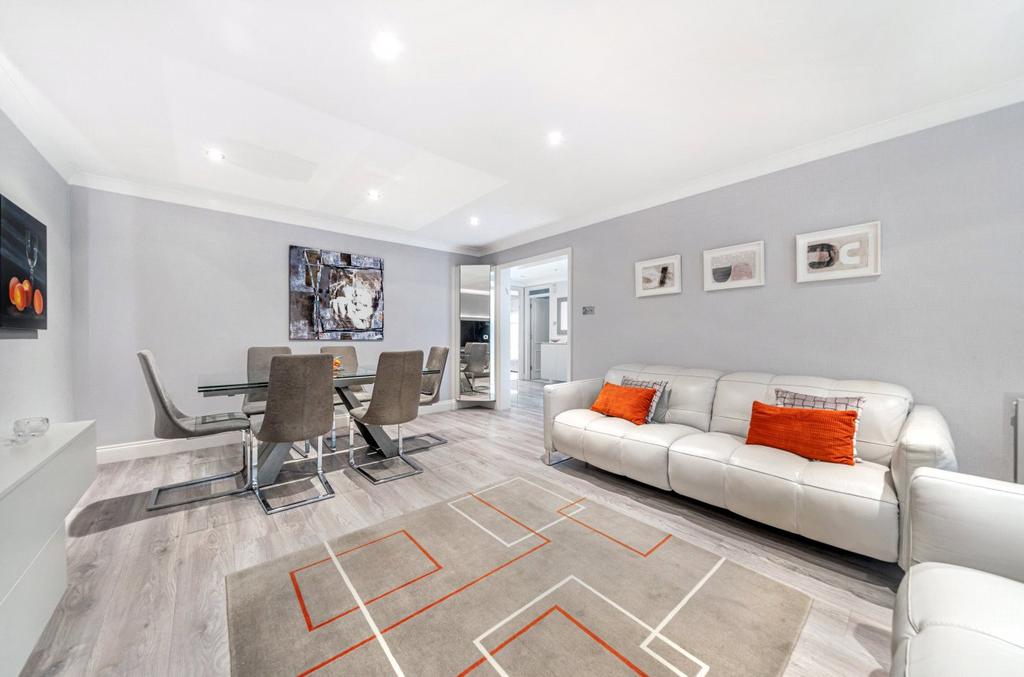Thornbury Square, Highgate, N6 2 bed apartment for sale £850,000