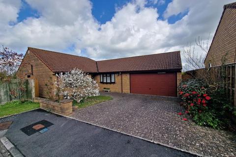 24 Fox Meadows, Crewkerne, TA18 7QW