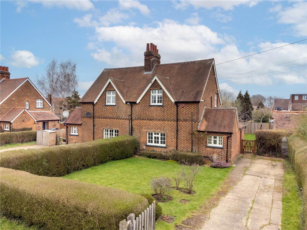 Ground Lane, Hatfield, Hertfordshire 3 bed semidetached house £425,000