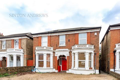 25c Gordon Road, London, W5 2AD