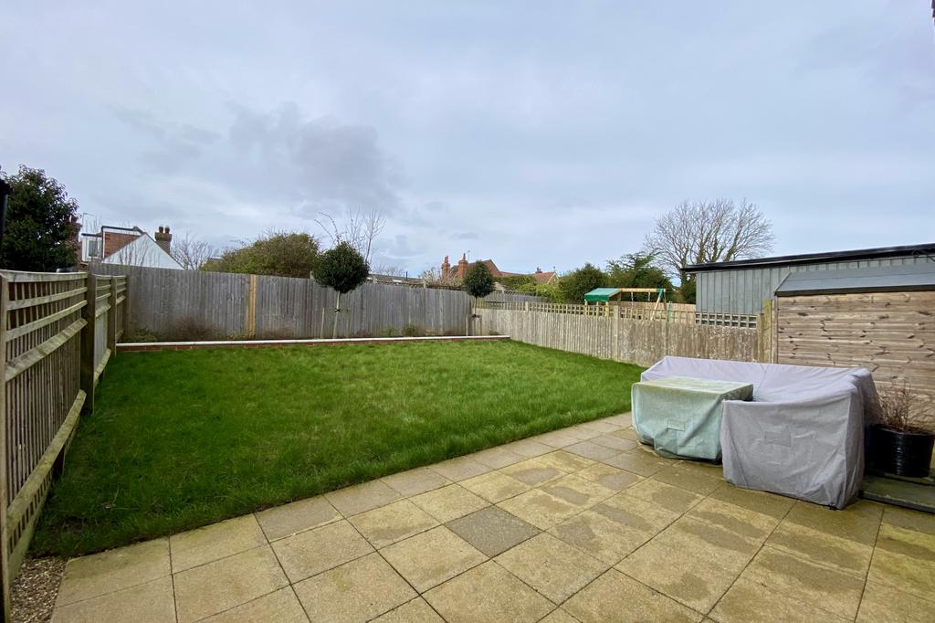 Lane, Hailsham, East Sussex, BN27 3 bed detached house £400,000