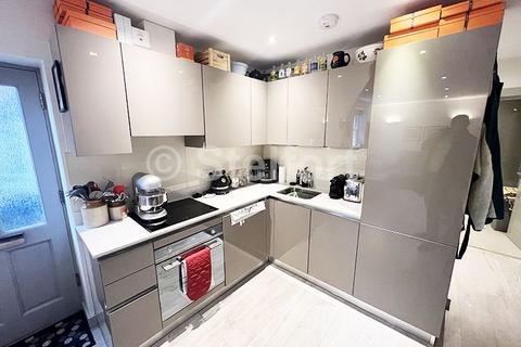 1 bedroom apartment to rent - Heath Road, Twickenham TW1
