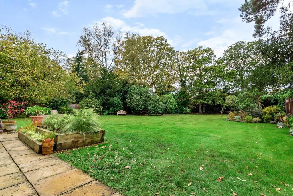 Westcar Lane, WaltonOnThames, KT12 6 bed detached house for sale £2,150,000