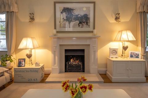 6 bedroom detached house for sale, Westcar Lane, Walton-On-Thames, KT12