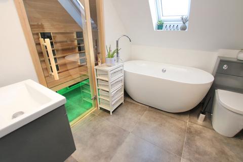4 bedroom semi-detached house for sale - Cockering Road, Canterbury