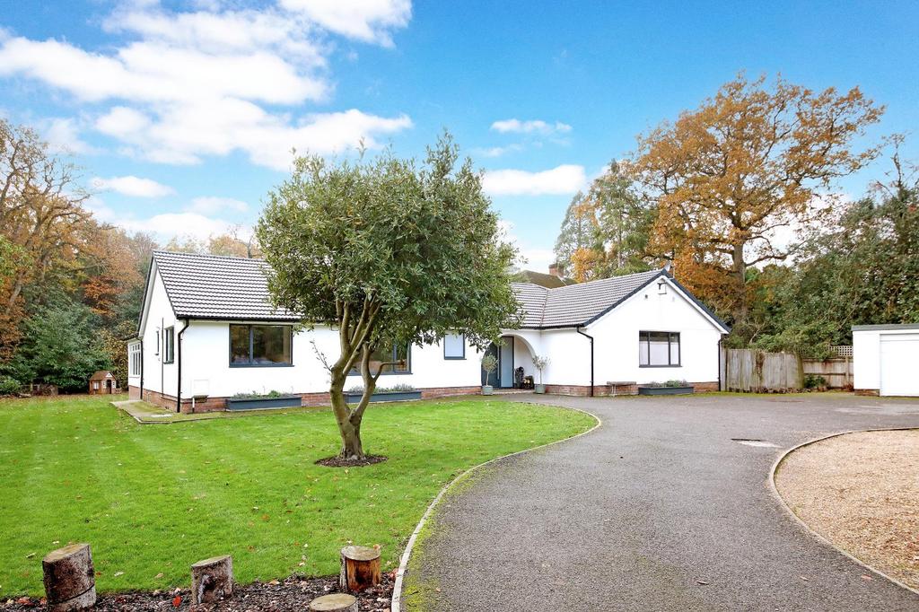 Templewood Lane, Farnham Common, SL2 5 bed detached house £1,595,000