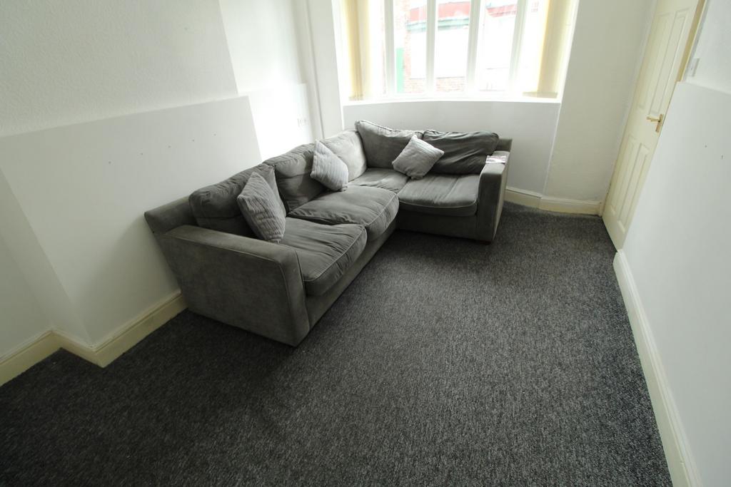 Middlesbrough TS3 2 bed terraced house to rent £525 pcm (£121 pw)