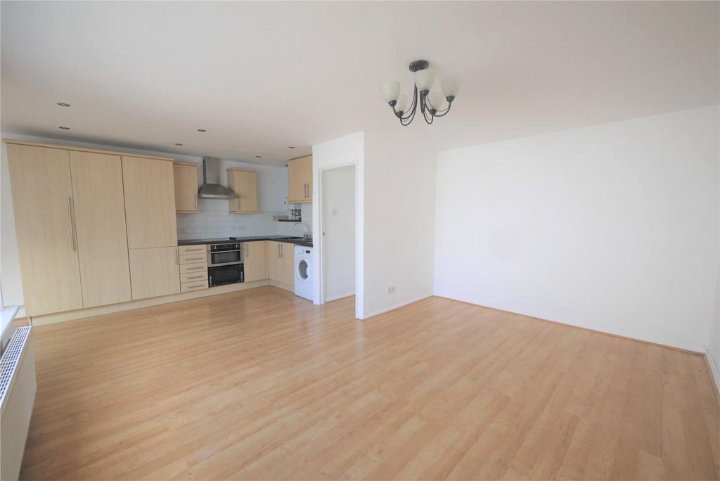 High Street, Ongar, Essex, CM5 2 bed apartment for sale £250,000