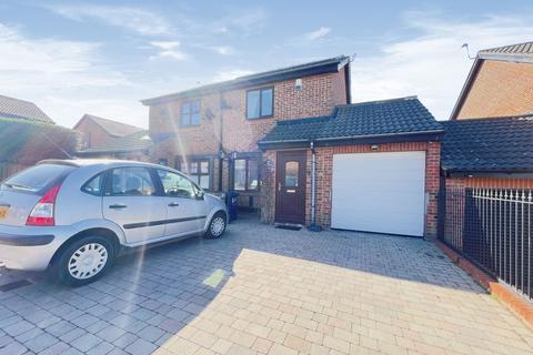 2 bedroom semi-detached house for sale - Beaconside, Marsden, South Shields, Tyne and Wear, NE34 7PX