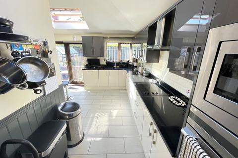 2 bedroom semi-detached house for sale - Beaconside, Marsden, South Shields, Tyne and Wear, NE34 7PX