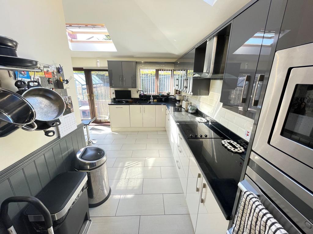 Beaconside, Marsden, South Shields, Tyne and Wear, NE34 7PX 2 bed semi