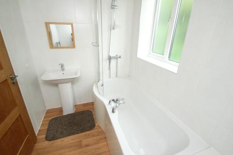 2 bedroom flat to rent, Woodleigh Hall Mews, Rawdon, Leeds, West Yorkshire, UK, LS19