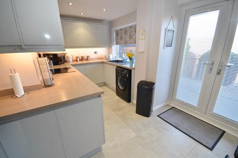 4 bedroom semi-detached house for sale - Copley Drive, Tunstall