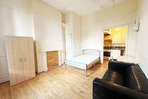 Studio to rent - Archway Road, London N6