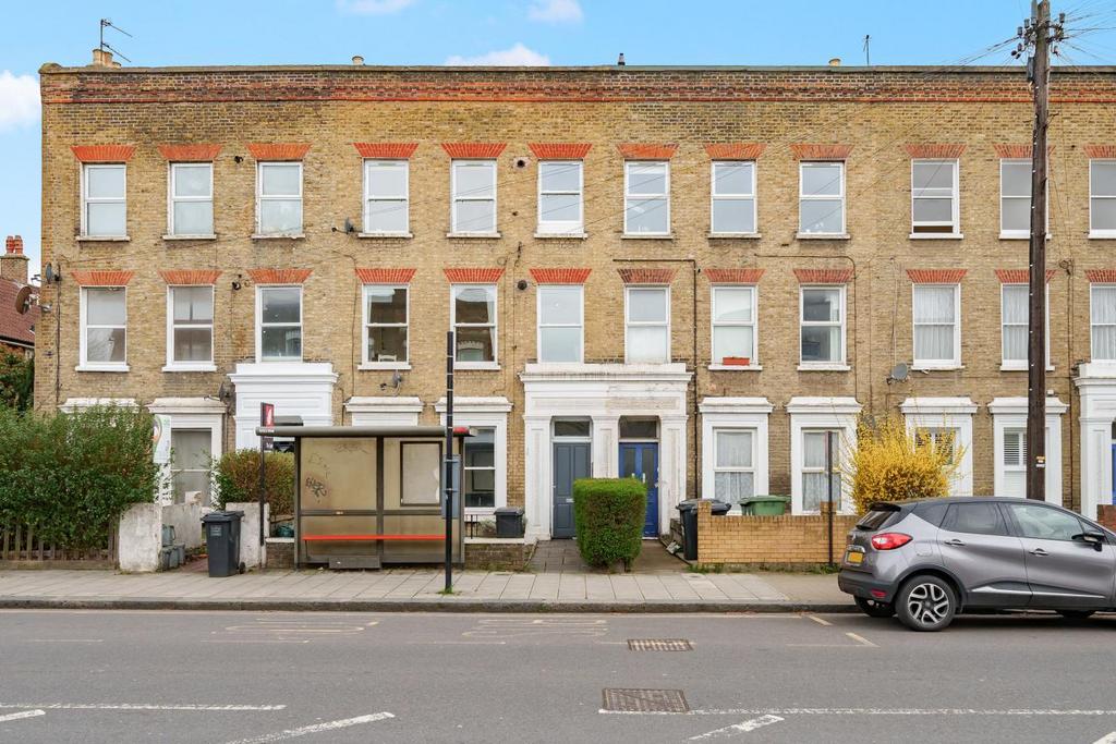 Kent House Road, Sydenham 2 bed flat for sale £400,000