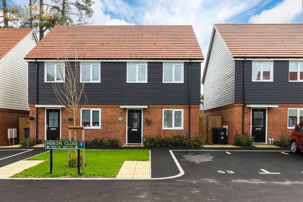 Heron Close, Sayers Common, BN6 2 bed semidetached house for sale £