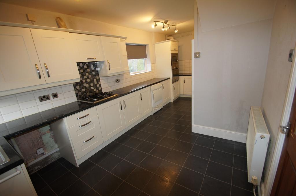 Seymour Drive, Ellesmere Port... 3 bed terraced house £825 pcm (£190 pw)