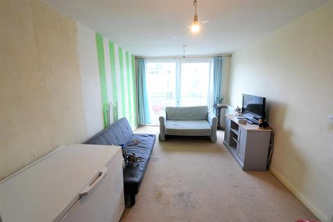 197 Wooldridge Close, Feltham, TW14 8BJ