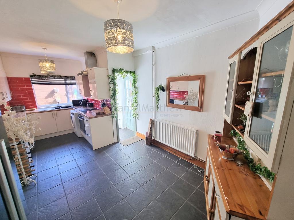 Quarella Road, Bridgend, Bridgend County. CF31 1JT 3 bed end of terrace