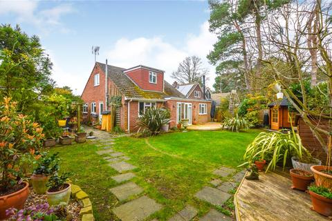 4 bedroom detached house to rent, Tanglewood Close, Pyrford, Woking, Surrey, GU22