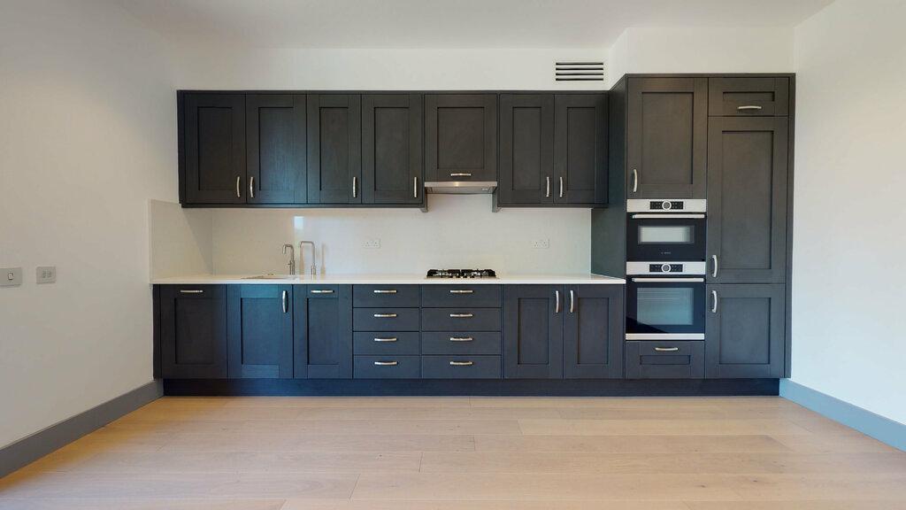 Carlton Road, Ealing, London, W5 2 bed flat £2,900 pcm (£669 pw)