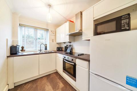 15 Lake View, Kings Langley, WD4 8JF
