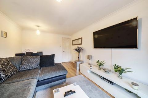 15 Lake View, Kings Langley, WD4 8JF