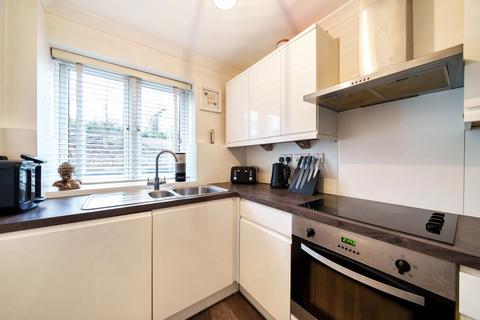 15 Lake View, Kings Langley, WD4 8JF