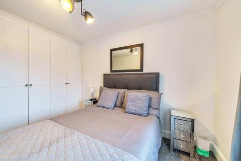 15 Lake View, Kings Langley, WD4 8JF