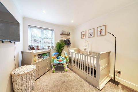 15 Lake View, Kings Langley, WD4 8JF