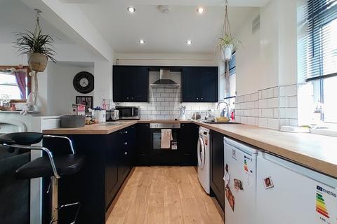 3 bedroom semi-detached house for sale - Springhead Road, Thornton