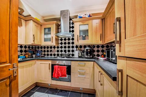 6 bedroom terraced house for sale, Bourne Hill, Palmers Green, N13