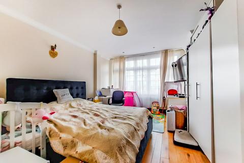 6 bedroom terraced house for sale, Bourne Hill, Palmers Green, N13