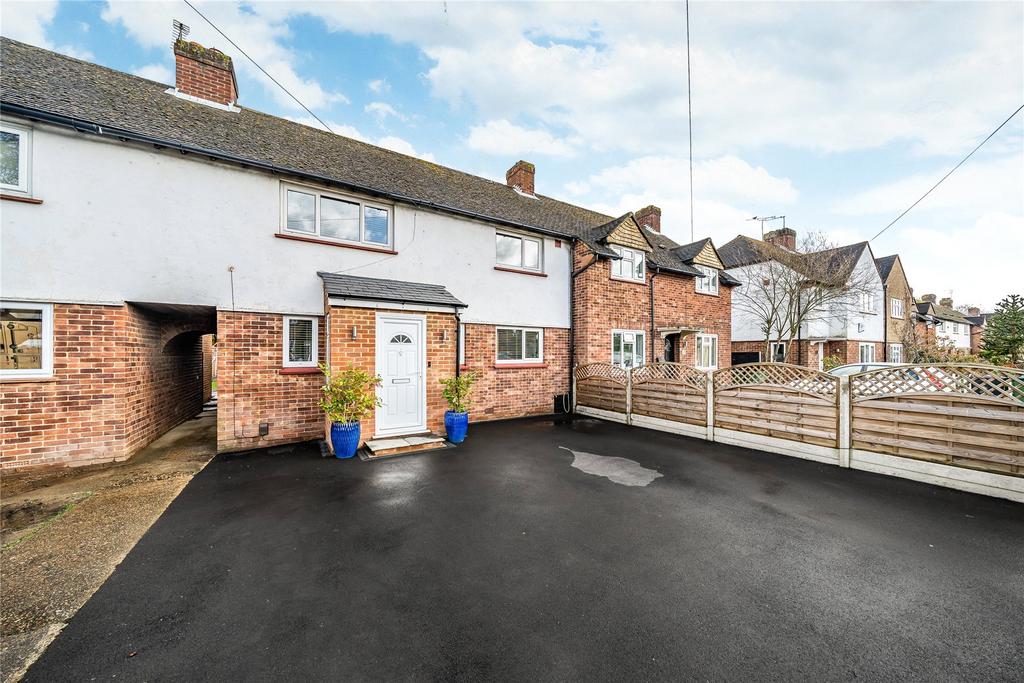Hersham, Surrey, KT12 3 bed terraced house for sale £600,000