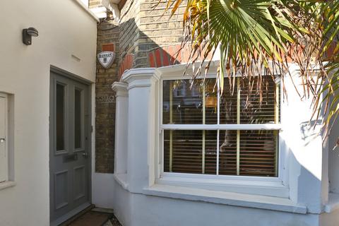 30a Springdale Road, London, N16 9NX
