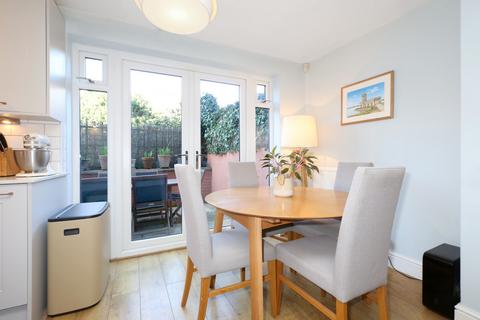 30a Springdale Road, London, N16 9NX