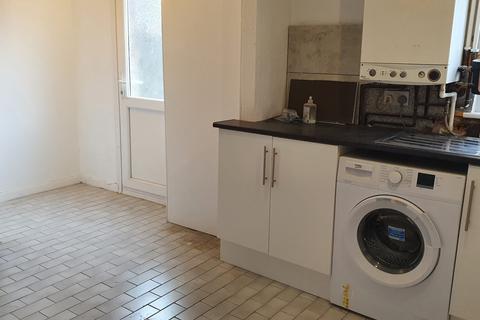 3 bedroom terraced house to rent, Thrales Close, Luton, LU3