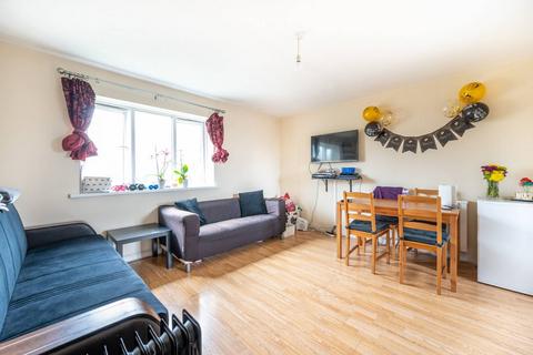 2 bedroom flat for sale - Blessing Way, Barking, IG11