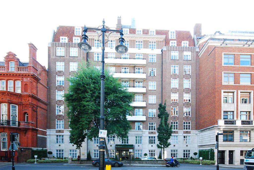 Chesterfield House, Mayfair, London, W1K 3 bed flat £6,500 pcm (£