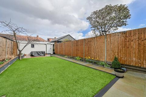 3 bedroom end of terrace house to rent - .23 Vale Road, Mitcham, CR4