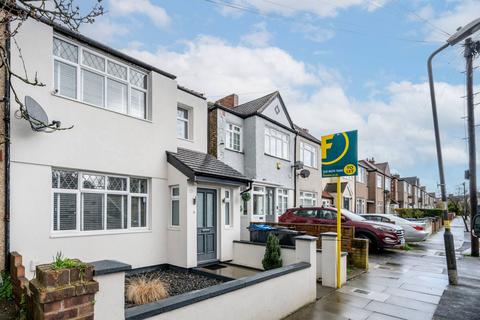 3 bedroom end of terrace house to rent - .23 Vale Road, Mitcham, CR4